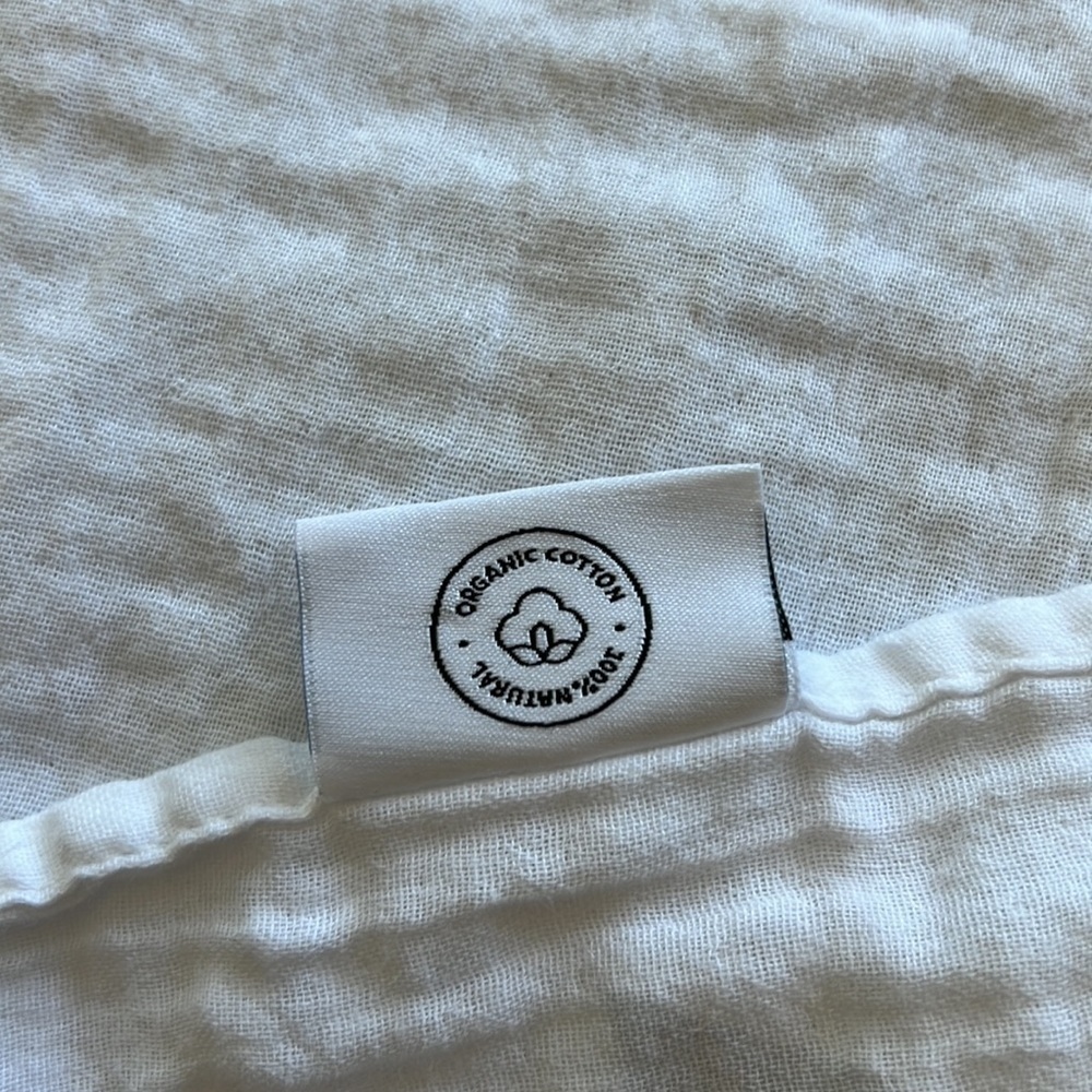 Pondering Pine Baby Bear White and black organic cotton growth chart blanket - Picture 3 of 4
